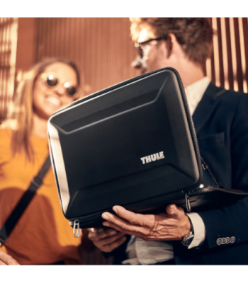 Thule Gauntlet MacBook® Sleeve. Sort